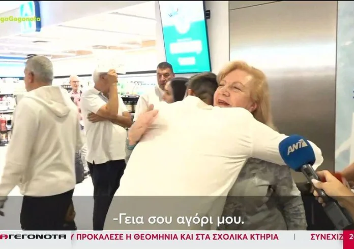 ΣΥΡΙΖΑ: Στο πλευρό του Στέφανου Κασσελάκη οι γονείς του κι ο αδελφός του