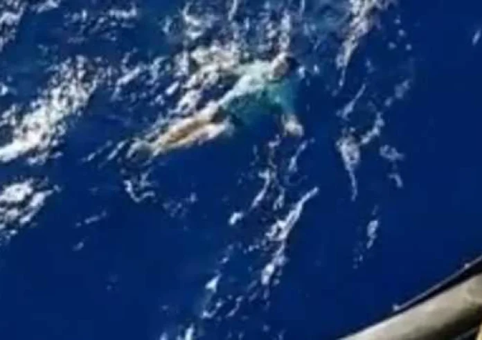 Νέα Ζηλανδία: Επιβίωσε στον ωκεανό κάνοντας σωσίβιο το τζιν του