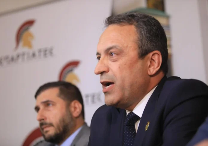 Σπαρτιάτες: Η σχέση με του κόμματος με τον Κασιδιάρη – Ρητορική μίσους και ακροδεξιές απόψεις