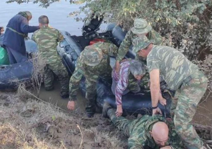 Θεσσαλία: Καμπανάκι για τη δημόσια υγεία, «βουνά» τα νεκρά ζώα – Μάχη για πόσιμο νερό