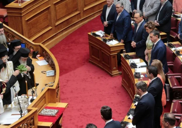 ΣΥΡΙΖΑ: Απαράδεκτο να κάθονται οι Σπαρτιάτες στα έδρανα της Αριστεράς – Η επιστολή στον Τασούλα