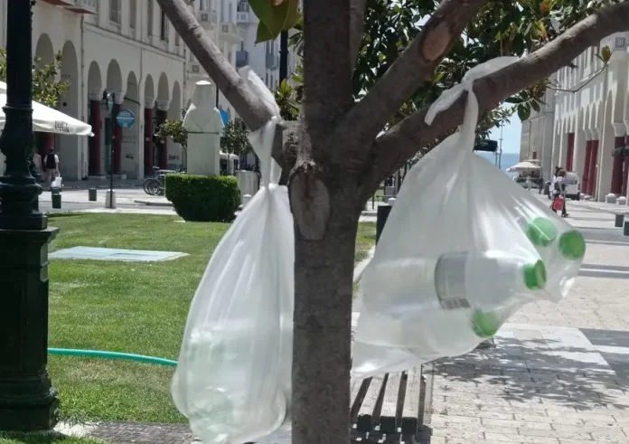 Θεσσαλονίκη: Δροσερό νερό και φρούτα στους άστεγους από εθελοντική ομάδα