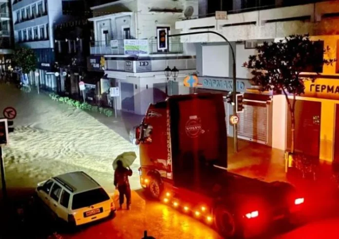Δραματική νύχτα στον Βόλο: Υπερχείλισε ο Κραυσίδωνας. Ξαναζήσαμε ένα νέο Daniel