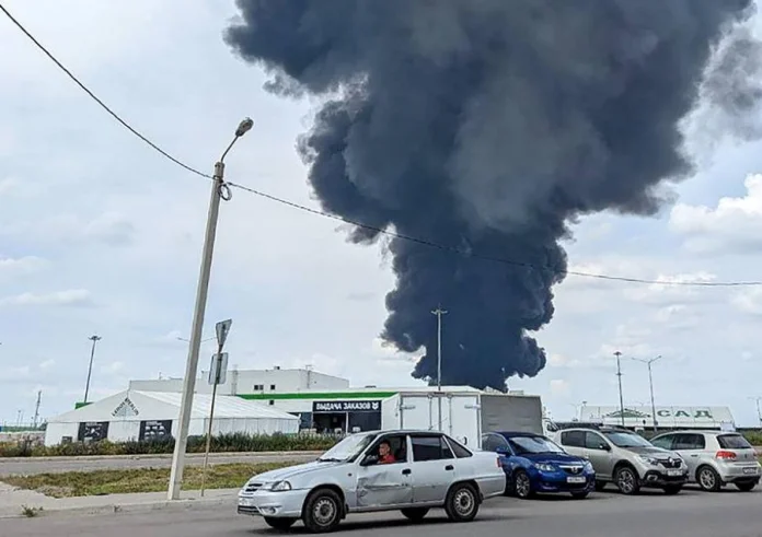 Ρωσία: Πυρκαγιά σε δεξαμενή πετρελαίου στη Βορονέζ - Οχυρώνεται η Μόσχα