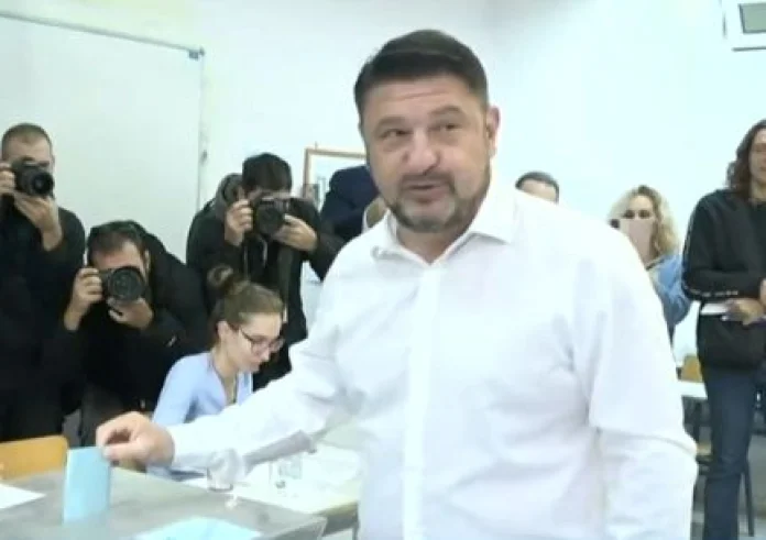 Νίκος Χαρδαλιάς: Ψήφισε στον Βύρωνα – Σήμερα ψηφίζουμε για τη ζωή μας στο Λεκανοπέδιο