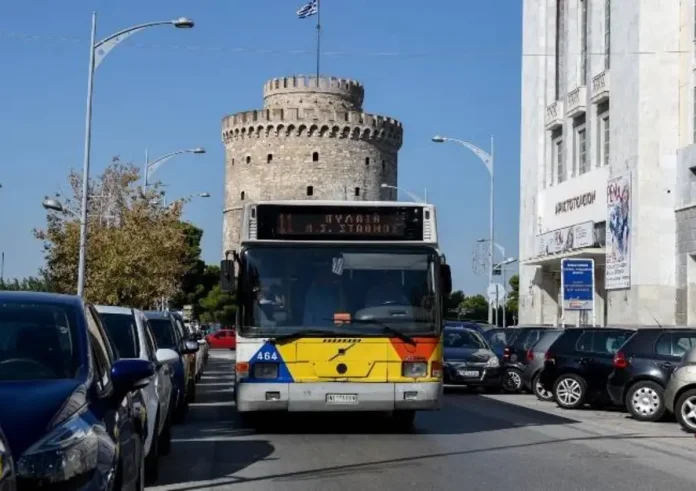 Σύγκρουση δύο αστικών λεωφορείων στη Θεσσαλονίκη – Πέντε τραυματίες