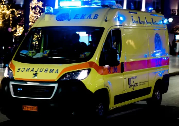 Αυτοκίνητο καρφώθηκε σε κολόνα στη Θεσσαλονίκη – Πέντε τραυματίες, ο ένας σοβαρά