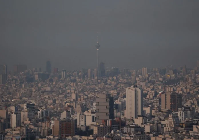 Ιράν: Πάνω από 100 μαχητικά έπληξαν τουλάχιστον 20 στόχους στην Τεχεράνη