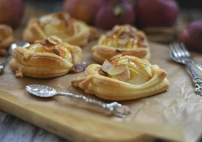 Συνταγή για vegan μηλοπιτάκια, με ζύμη αμυγδάλου