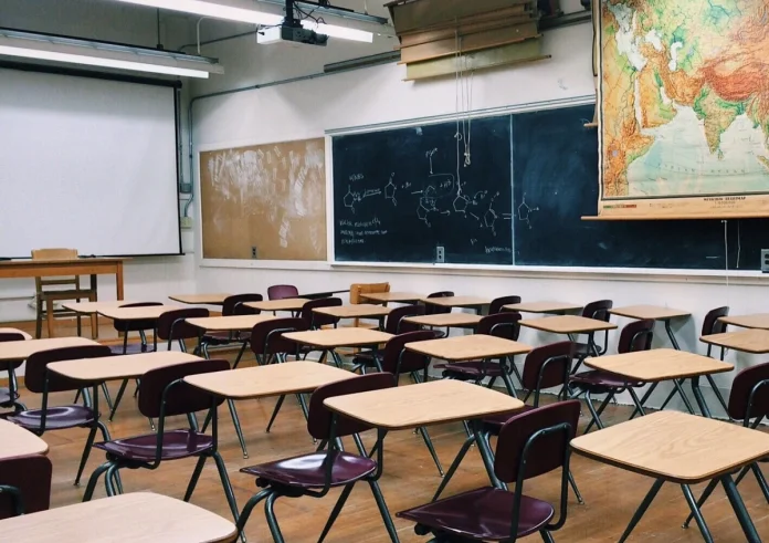 Πάνω από 1500 εκπαιδευτικοί σε πειθαρχικό - Δεκάδες τοπικά δικαστήρια σε όλη τη χώρα