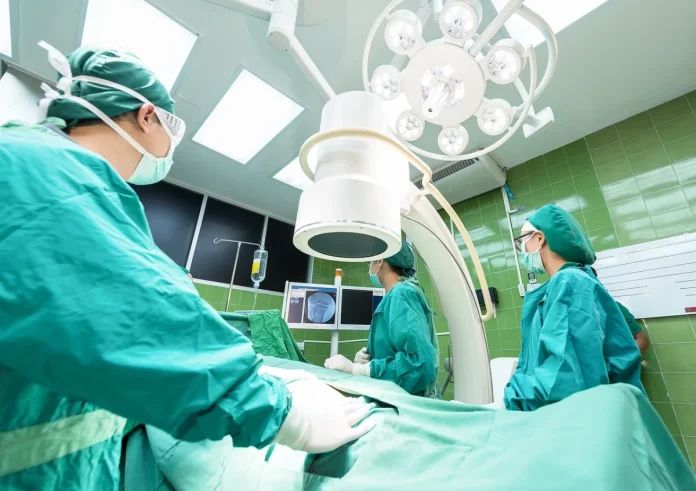 Γιατί οι χειρούργοι φορούν πάντα μπλε ή πράσινα;