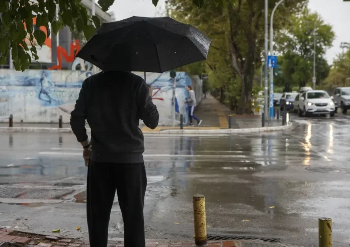 Καιρός: Αλλαγή σκηνικού με βροχές και καταιγίδες σήμερα – Πτώση της θερμοκρασίας