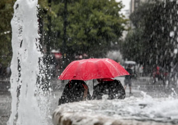 Καιρός: Έκτακτο δελτίο από την ΕΜΥ – Πού και πότε θα βρέξει σήμερα