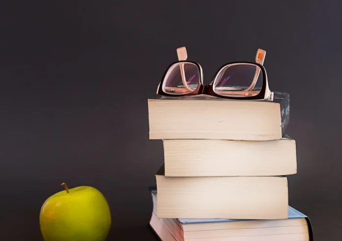 Voucher βιβλίων ΔΥΠΑ: Προθεσμία αιτήσεων έως 19 Αυγούστου – Δικαιούχοι και παροχές