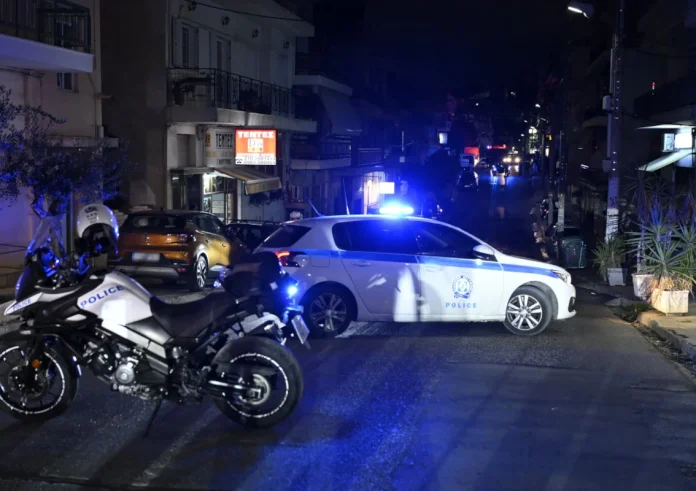 Ηλιούπολη: Μπήκε η αστυνομία στο σπίτι του μεθυσμένου άνδρα – Βρέθηκε μόνο η καραμπίνα που είχε απειλήσει την γυναίκα του