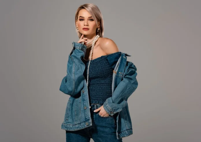 Τζιν ρούχα: Οι τάσεις στα denim για το φθινόπωρο του 2024
