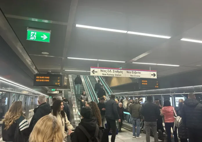 Μετρό Θεσσαλονίκης: Με εισιτήρια από σήμερα η επιβίβαση – Ουρές και προβλήματα με τα μηχανήματα έκδοσης εισιτηρίων