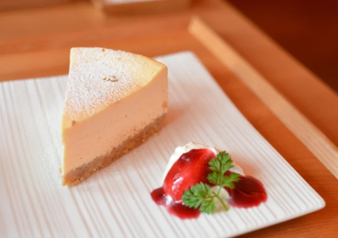 Cheesecake με λευκή σοκολάτα: Μία βελούδινη απολαυστική εμπειρία