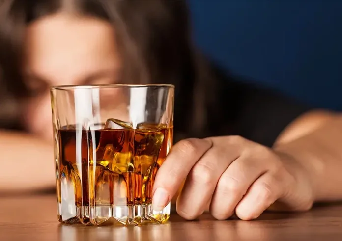 Στο νοσοκομείο μεταφέρθηκε μεθυσμένη μια 15χρονη μαθήτρια – Συνελήφθη η μητέρα της