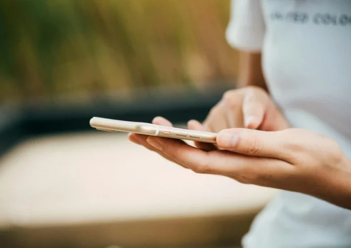 Το iPhone σας σας παρακολουθεί κρυφά μέσω μίας αμφιλεγόμενης λειτουργίας – Πώς να την απενεργοποιήσετε