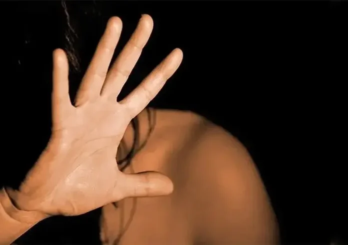 Υπόθεση METOO στο Δημόσιο: Ηθική και υλική αποζημίωση σε υπάλληλο που παρενοχλούσε συστηματικά ο προϊστάμενός της