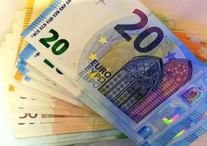 Μισθοί 2025: Αυτές είναι οι αυξήσεις σε δημόσιο και ιδιωτικό τομέα
