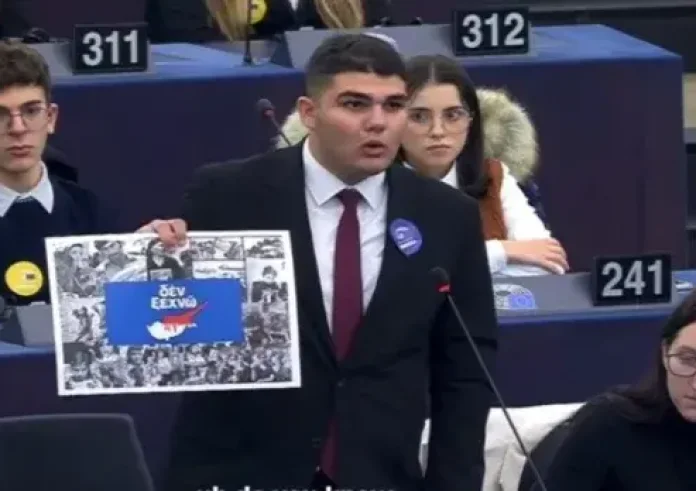 Ο Κύπριος μαθητής που άφησε αποσβολωμένο το Ευρωκοινοβούλιο – «Το Δεν Ξεχνώ είναι τα πάντα»