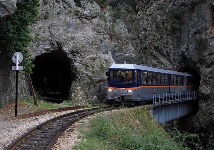 Καλάβρυτα: Ακινητοποιήθηκε ξανά ο Οδοντωτός στο Διακοπτό – Αναστάτωση στους επιβάτες λόγω βλάβης