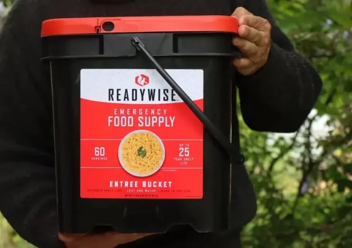 O κουβάς της αποκάλυψης: Τι περιέχει το Emergency Food Bucket που εμφανίστηκε στα σούπερ μάρκετ των ΗΠΑ