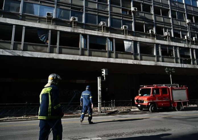 Βόμβα στη Σταδίου: Γιατί στην Αντιτρομοκρατική μιλούν για την τέλεια έκρηξη
