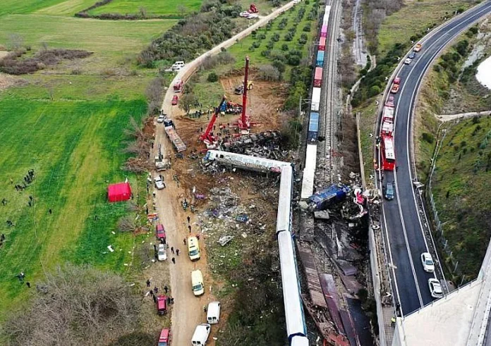 Πόρισμα ΣΥΡΙΖΑ για τα Τέμπη: Ποινικές ευθύνες σε Καραμανλή, Τριαντόπουλο και Καραγιάννη
