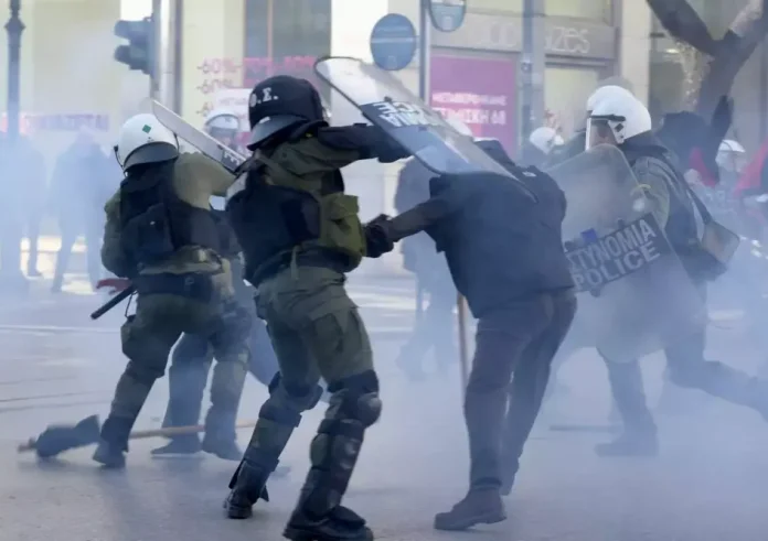 Πεδίο μάχης το ΑΠΘ – Επεισόδια με πέτρες και χημικά