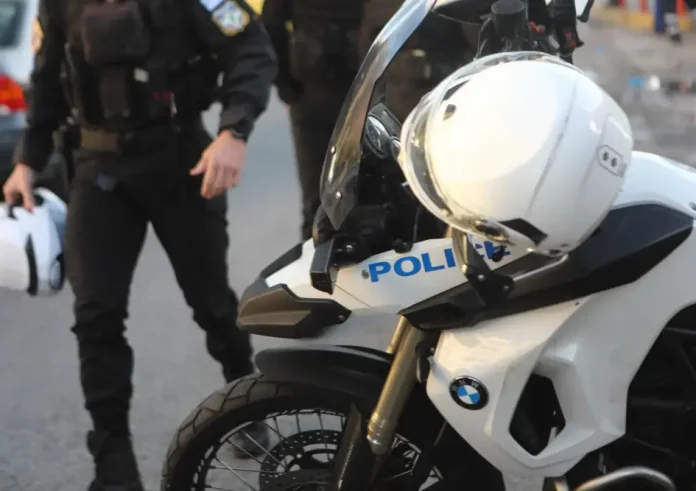 Νέα Σμύρνη: Άνδρας βρέθηκε μαχαιρωμένος μέσα στο διαμέρισμά του