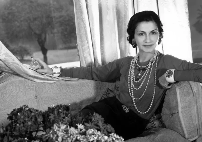 Το μυστικό της Coco Chanel για να διαρκεί περισσότερο το άρωμα