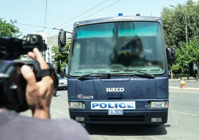 Ποινή φυλάκισης 12 μηνών στον δημοσιογράφο της ΕΡΤ για τις απειλές στη σύντροφό του – Σοκάρει η περιγραφή της γυναίκας