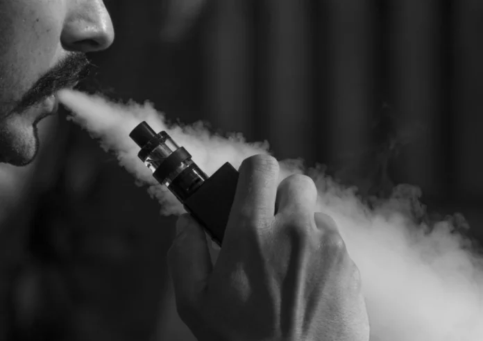 Ηλεκτρονικά τσιγάρα: Άκρως εθιστικά και επιβλαβή για την υγεία σύμφωνα με τον ΠΟΥ