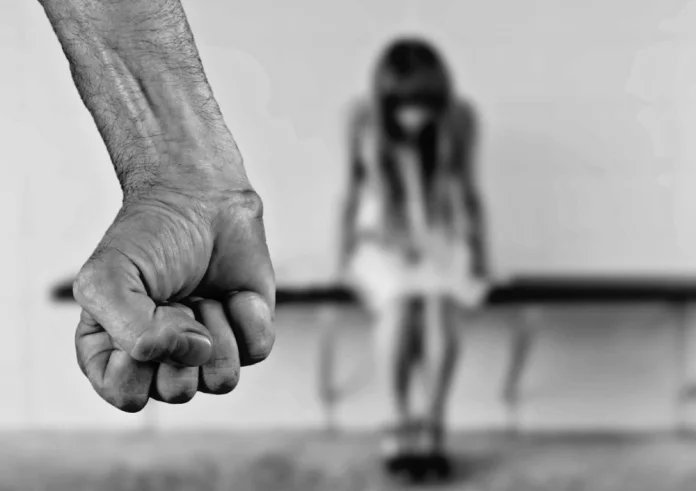30χρονη ξυλοκοπήθηκε από πεθερά, κουνιάδα και σύζυγο στον Βόλο