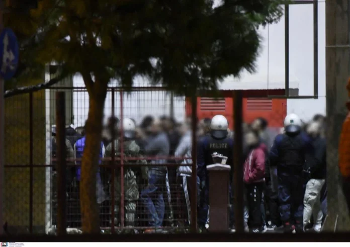 Οπαδική βία: Δημοσιεύθηκε η ΠΝΠ για αγώνες κεκλεισμένων των θυρών – Αναλυτικά όλα τα μέτρα