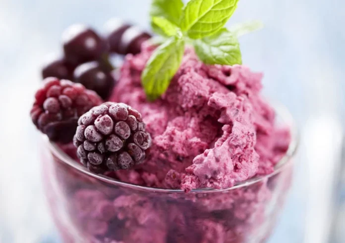 Frozen yogurt με μούρα