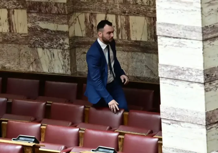 Κωνσταντίνος Φλώρος: Δεν μετάνιωσα γιατί έβρισε τη μητέρα μου, λέει για την άγρια επίθεση στον Βασίλη Γραμμένο