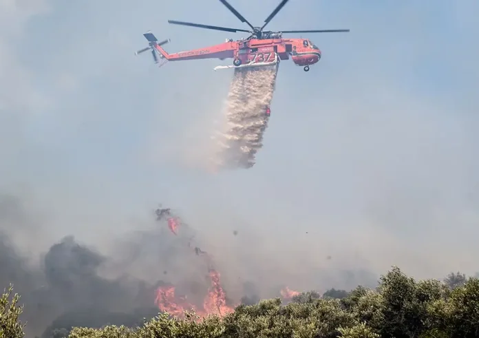 Καλύτερη η εικόνα της φωτιάς στα Πιέρια όρη – Καίει για τέταρτη μέρα
