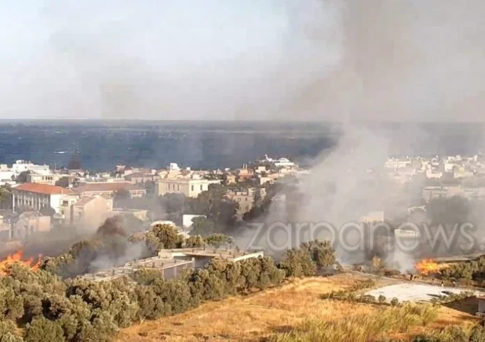 Φωτιά στην Παλαιόχωρα Χανίων – Απομακρύνθηκαν οι παραθεριστές ΦΩΤΟ - ΒΙΝΤΕΟ