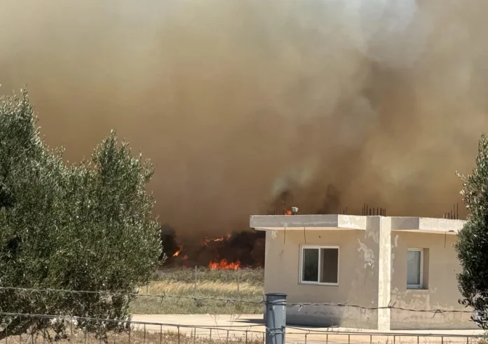 Μεγάλη φωτιά στην Κω: Μήνυμα του 112 για εκκένωση της Καρδάμαινας