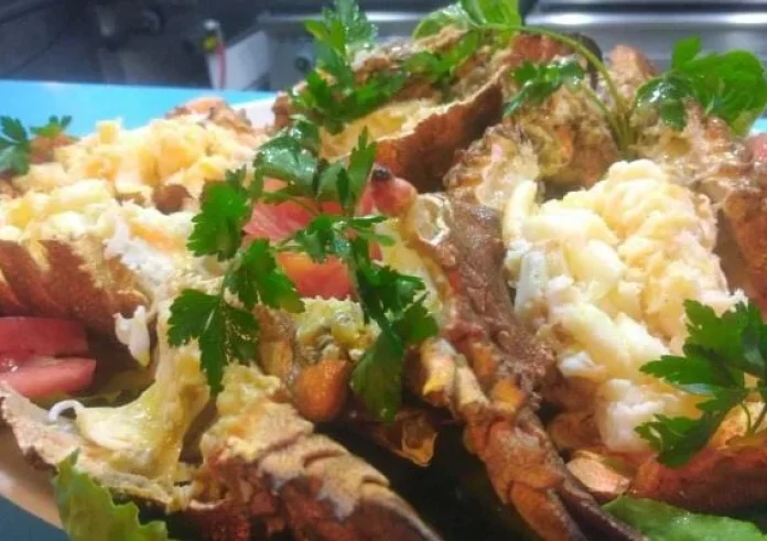 30€ το δωμάτιο, 15€ το φαγητό: Ο τελευταίος φθηνός, ανέγγιχτος παράδεισος για όσους αγαπούν ηρεμία, φρέσκο ψάρι και κρυστάλλινα νερά