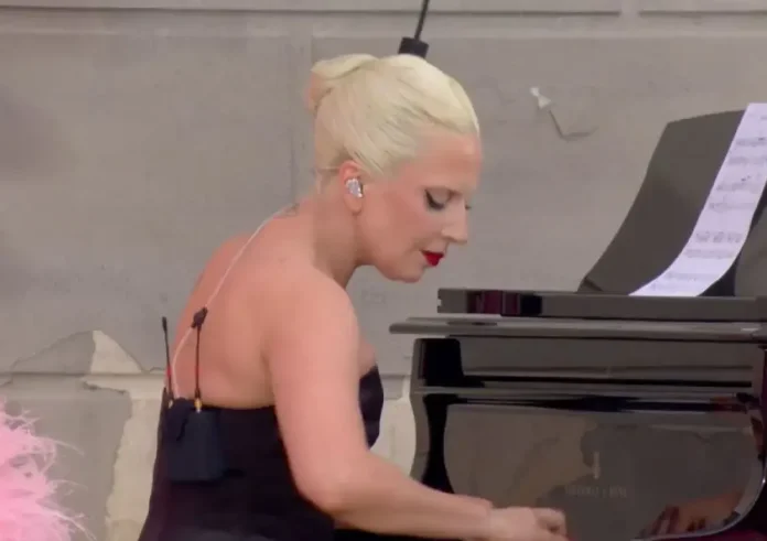 Η εντυπωσιακή Lady Gaga στην τελετή έναρξης των Ολυμπιακών Αγώνων
