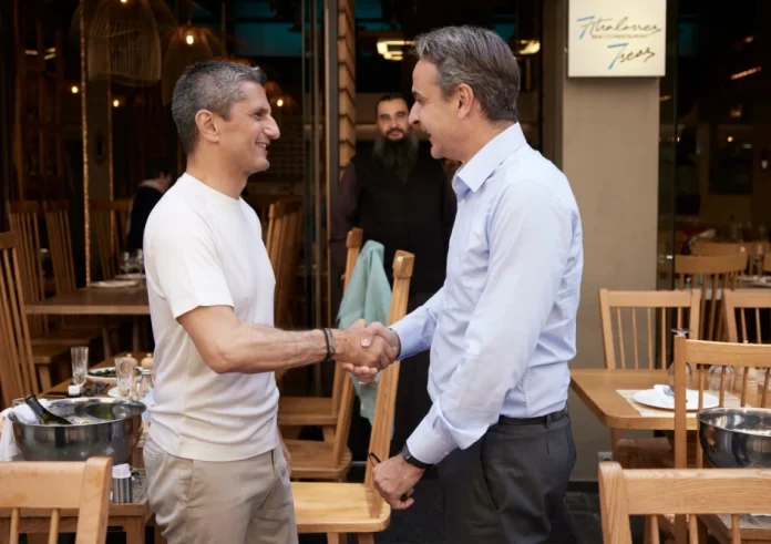 ΠΑΟΚ: Ο Κυριάκος Μητσοτάκης συνάντησε τυχαία τον Ραζβάν Λουτσέσκου και τον συνεχάρη για το πρωτάθλημα