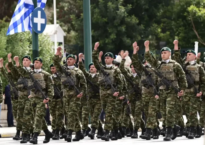 25η Μαρτίου: Με μεγαλοπρέπεια η μεγάλη στρατιωτική παρέλαση στο κέντρο της Αθήνας