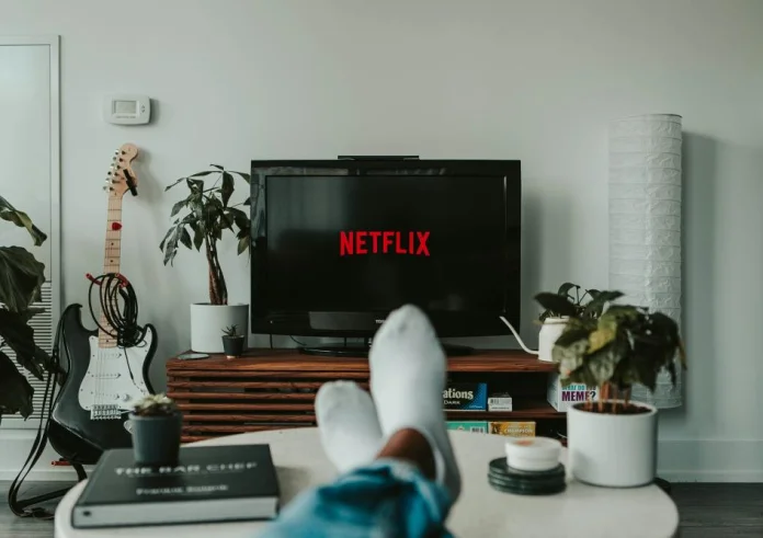 Netflix: 10 σειρές που θα σας κρατήσουν συντροφιά τον Φεβρουάριο