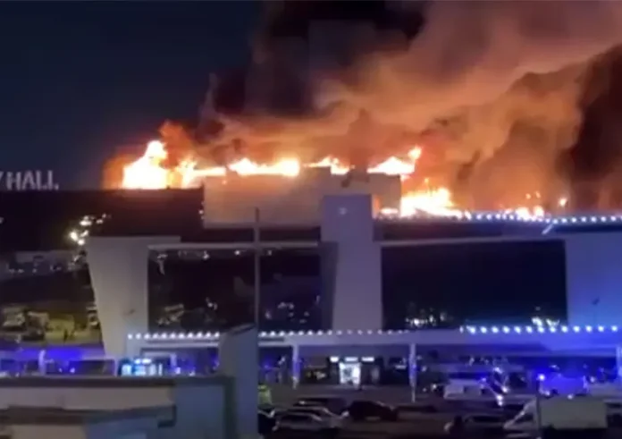 Μακελειό στη Μόσχα: Σε σοκ η Ε.Ε. - Στους 143 οι νεκροί από την τρομοκρατική επίθεση, ανθρωποκυνηγητό για τους δράστες