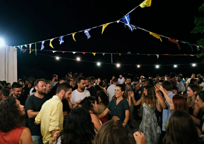 Γιατί οι νέοι αγαπούν τόσο πολύ τα πανηγύρια